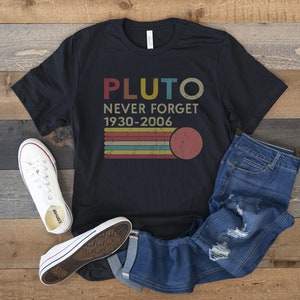 Pluto Never Forget 1930-2006 Funny Unisex Graphic Tee