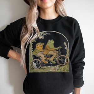 Frog And Toad Crewneck Sweatshirt, Vintage Classic Book Sweatshirt, Cottagecore Aesthetic Black