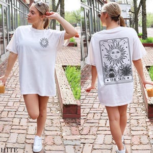 The Sun tarotkaart voor- en achterkant comfortkleuren grafisch T-shirt