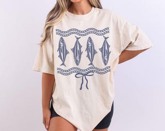 Camiseta estética de pescador con sardinas, camiseta estética costera, camiseta de verano, camiseta de playa, camiseta inspirada en el océano y la vida en el lago