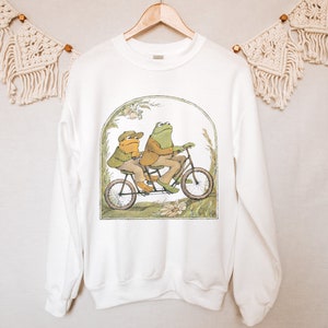 Frog And Toad Crewneck Sweatshirt, Vintage Classic Book Sweatshirt, Cottagecore Aesthetic White