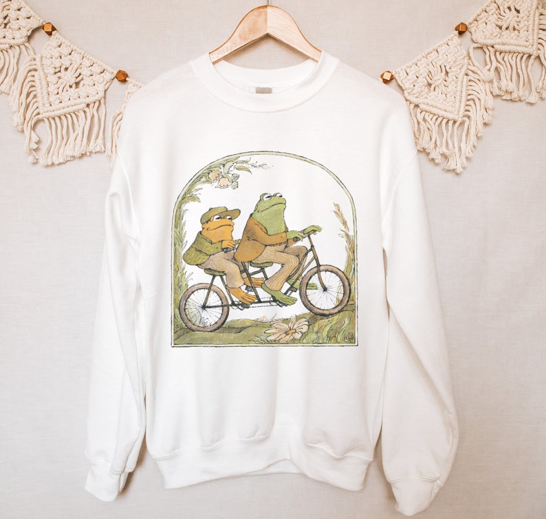 Frog And Toad Crewneck Sweatshirt, Vintage Classic Book Sweatshirt, Cottagecore Aesthetic White