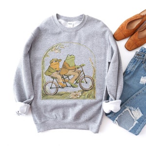 Frog And Toad Crewneck Sweatshirt, Vintage Classic Book Sweatshirt, Cottagecore Aesthetic Sport Grey