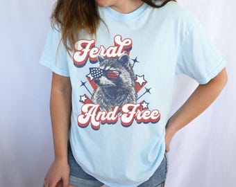 Camiseta de guaxinim selvagem e livre | Camiseta gráfica engraçada de 4 de julho | Camiseta patriótica dos EUA | Camiseta Comfort Colors de 4 de julho
