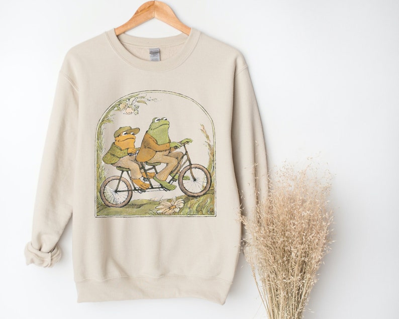 Frog And Toad Crewneck Sweatshirt, Vintage Classic Book Sweatshirt, Cottagecore Aesthetic Sand