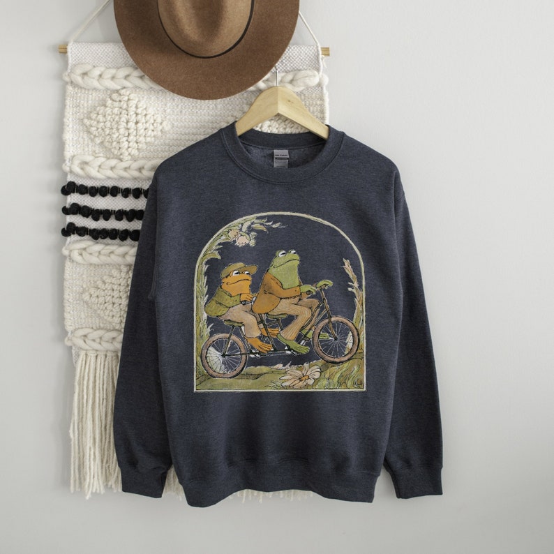 Frog And Toad Crewneck Sweatshirt, Vintage Classic Book Sweatshirt, Cottagecore Aesthetic Dark Heather