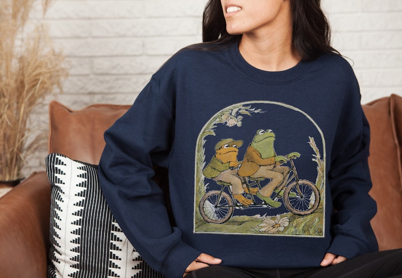 Frog And Toad Crewneck Sweatshirt, Vintage Classic Book Sweatshirt, Cottagecore Aesthetic Navy