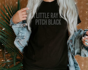 Camiseta A Little Ray Of Pitch Black Humor Dark Camiseta Sad Girl Vibes Baby Tee Moletom Dark Moody Vibes