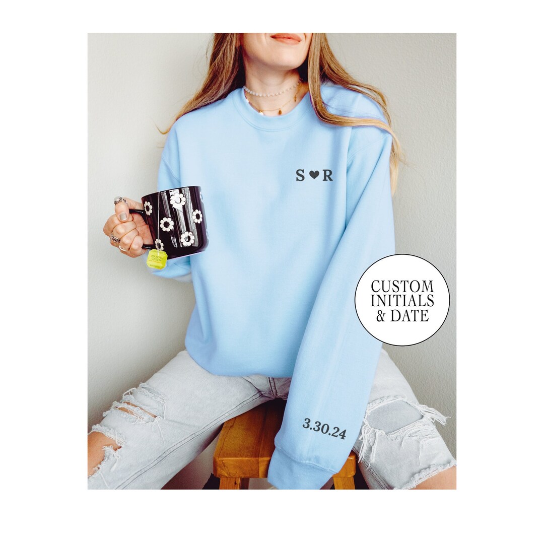 Felpa girocollo con iniziali personalizzate con data sulla manica
