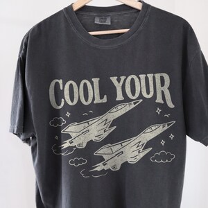 Camiseta Cool Your Jets, camiseta gráfica divertida, camiseta vintage Comfort Colors, camiseta retro con humor, camiseta de corte holgado extragrande, camiseta de estética casual. Pepper