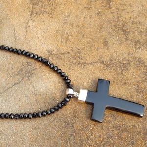 Gargantilla minimalista de obsidiana negra facetada con cuentas de piedras preciosas, delicado collar de cuentas de piedras preciosas, gargantilla de cristal resistente al agua, con tarjeta de significado de la piedra.