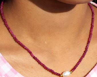 Rosa rubinhalsband med sötvattenspärla choker | Västerländska boho ädelstenssmycken för kvinnor | Förgyllt handgjort pärlhalsband | Gåva