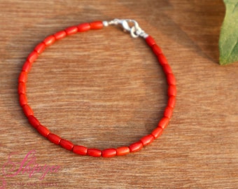 Delicada pulsera de coral rojo / Cadena minimalista de plata esterlina / Pequeña joyería de piedra natal de octubre / Regalo de 35 aniversario para esposa y mamá.