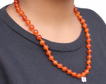 Minimalistiskt halsband med rött karneol | Elegant karneolhalsband | Naturligt rött halsband | Halsband med rubinrött ädelstenspärlor | Kristallhalsband