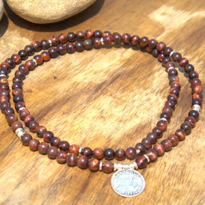 Collana Mala in Occhio di Tigre Rosso: Gioielli da Meditazione con 108 Perline