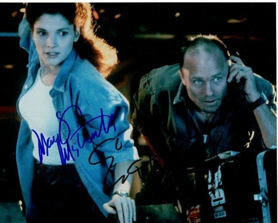 Mary Elizabeth Mastrantonio signed The Abyss 8x10 photo COA proof autographed Star. Mary Elizabeth Mastrantonio signed The Abyss 8x10 photo COA proof autographed Star.
