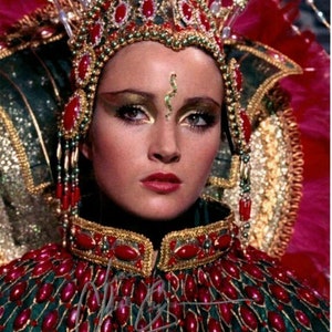 Jane Seymour signed 8x10 007 live and let die james bond girl solitaire photo
