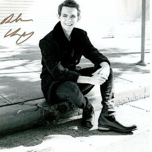 Robbie Kay signiertes handsigniertes 8x10 Foto