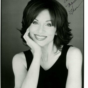 Marilu Henner signed autographed 8x10 photo
