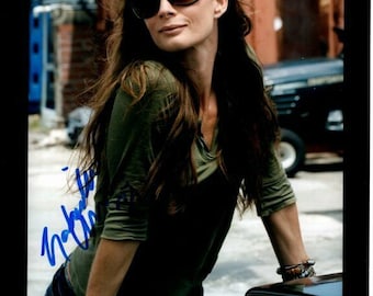 Gabrielle Anwar signed autographed 8x10 burn notice fiona glenanne photo