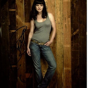 Pauley Perrette signed autographed 8x10 photo