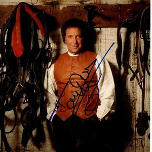Tom Jones signed autographed 8x10 photo