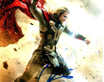 クリス・ヘムズワース 　直筆サイン入りフォト　マイティ・ソー アベンジャーズ クリス・ヘムズワースがサインした8x10のアベンジャーズ・ソーの写真