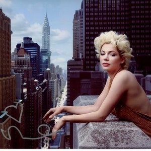 Michelle Williams signed autographed 8x10 nyc skyline photo