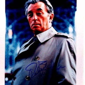 Robert Mitchum signed autographed 8x10 photo