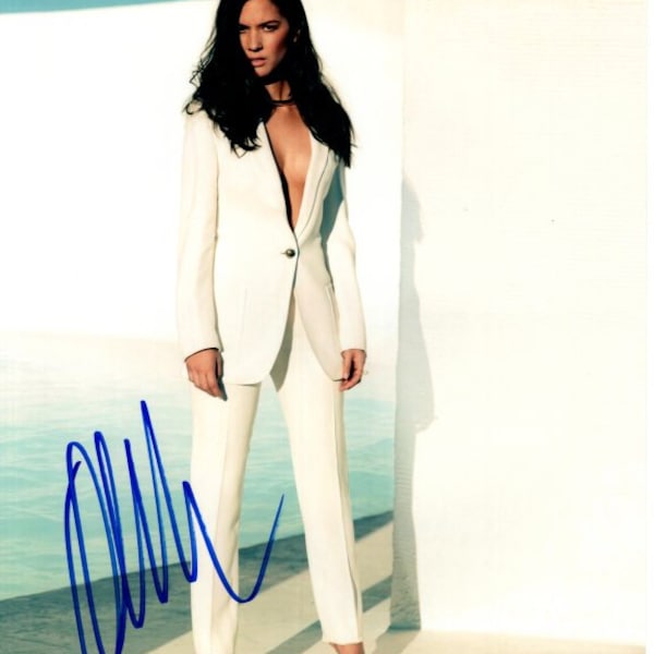 Olivia Munn signed autographed 8x10 photo FULL SIGNATURE