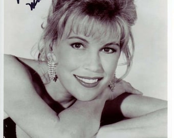 Vanna White Signed Autographed 8x10 Photo Wheel of Fortune - Etsy