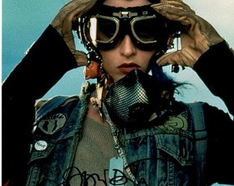 Lori Petty firmó una foto autografiada de la chica del tanque de 8x10