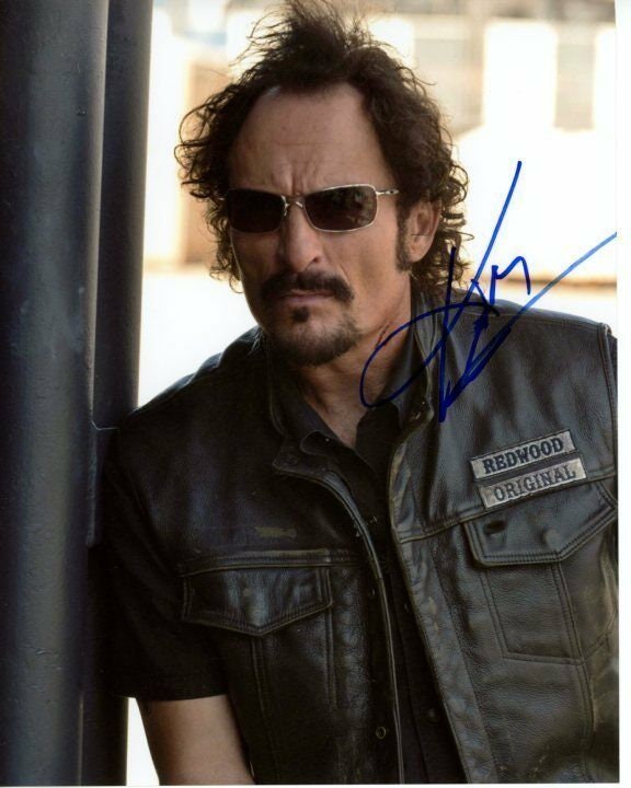 キム・コーツのサイン入り8x10サンズ・オブ・アナーキーのティグ写真