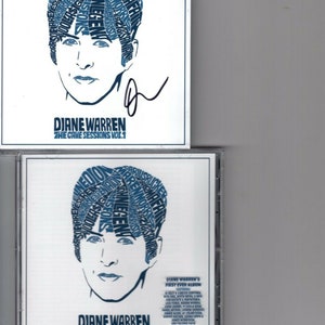 Puede incluir: Una caja de CD blanca con una ilustración azul y negra de una cara. La cara está formada por palabras. El texto en la caja dice "Diane Warren The Cave Sessions Vol. 1".