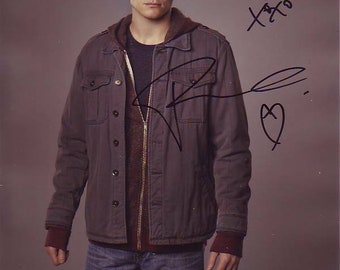 Robbie Amell signed autographed 8x10 the tomorrow people stephen jameson photo