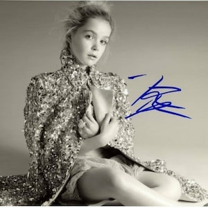 Kiernan Shipka signed autographed 8x10 photo