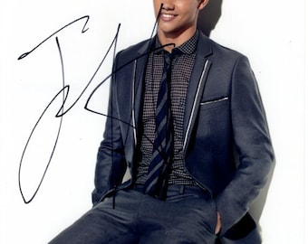 Taylor Launter signed autographed 8x10 photo ( The Twilight Saga )