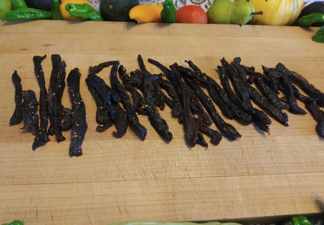 Tritip Jerky pineyaki Cracked Pepper Flavor. Sweet Pineapple and Mild