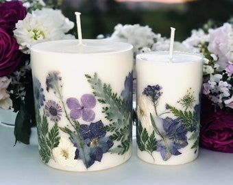 Bougie pilier botanique fleurs pressées violettes. Cadeau pour moins de 15 ans, cadeau de fête des mères, cadeau d'anniversaire, d'anniversaire ou de pendaison de crémaillère.
