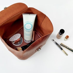 Custom Leather Toiletry Bag for Women, Personalized Toiletry Bag, Monogrammed Cosmetic Bag, Leather Dopp Kit, Gift For Her, Anniversary Gift