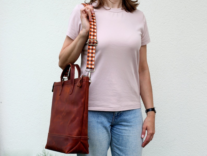 Reisrugzak vrouw, leren reisrugzak, damesrugzak, laptoprugzak, leren rugzaktas dames, gepersonaliseerde tas voor vrouwen afbeelding 10