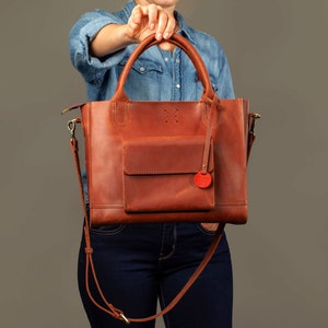 Bolso de mano de cuero para computadora portátil con personalización: monograma frontal y mensaje secreto en el interior, maletín para damas de negocios, regalo del día de San Valentín