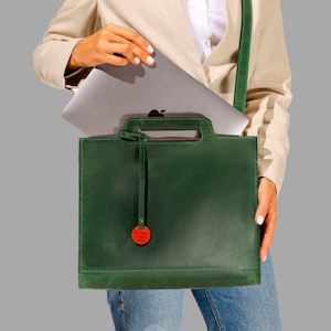 Schlanke Leder Damen Laptoptasche für MacBook mit Personalisierung, Modische Laptop Aktentasche für Business Damen, Einzigartiges Valentinstag Geschenk