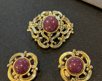 Lovely Dauplaise Vintage Brooch and Pierced Earrings Burgundy Cabochon