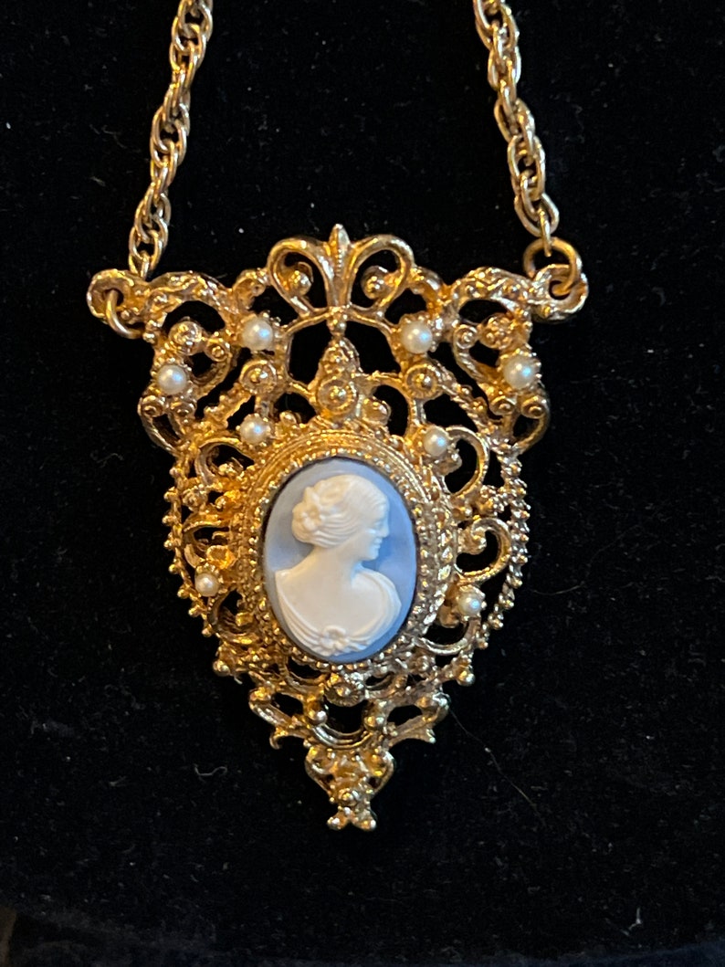 Vintage Double Cameo Necklace 12 drop. image 2