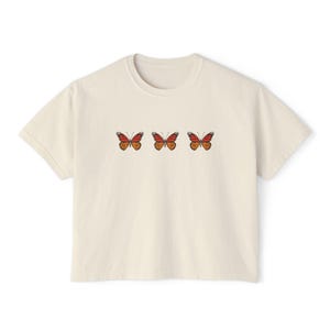 Jackie Yellowjackets Series Butterfly Boxy Tshirt, leicht abgeschnittenes T-Shirt, Yellowjackets Merch, Comfort Colors Brand