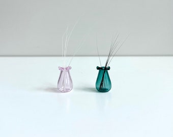 Miniature Glass Whisker Vase (Tulip)