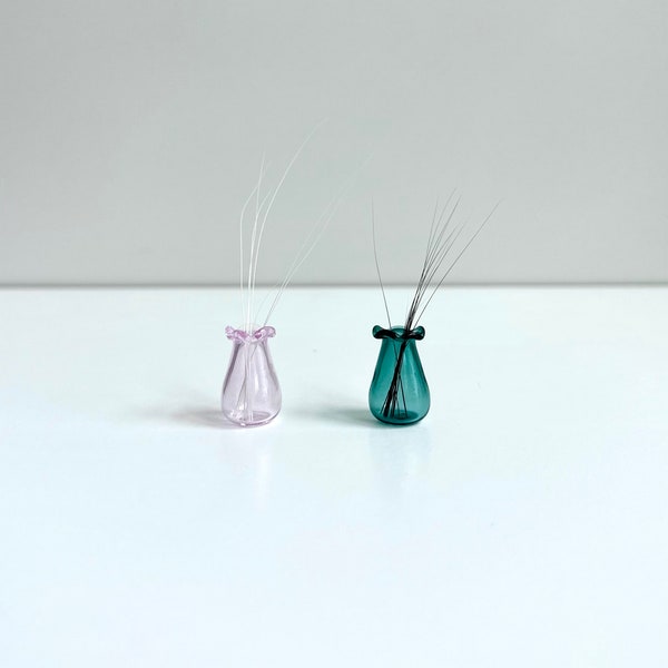 Miniature Glass Whisker Vase (Tulip)