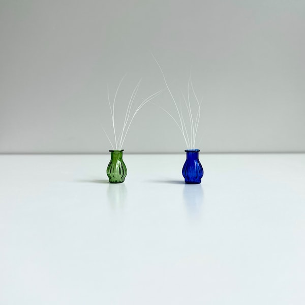 Miniature Glass Whisker Vase (Rigid)