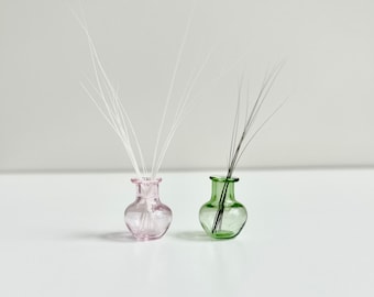 Miniature Glass Whisker Vase (Smooth)